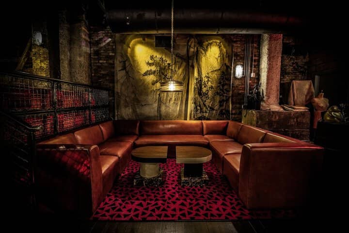 Lounge 77 of 86