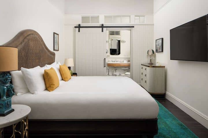 Room 46 of 86